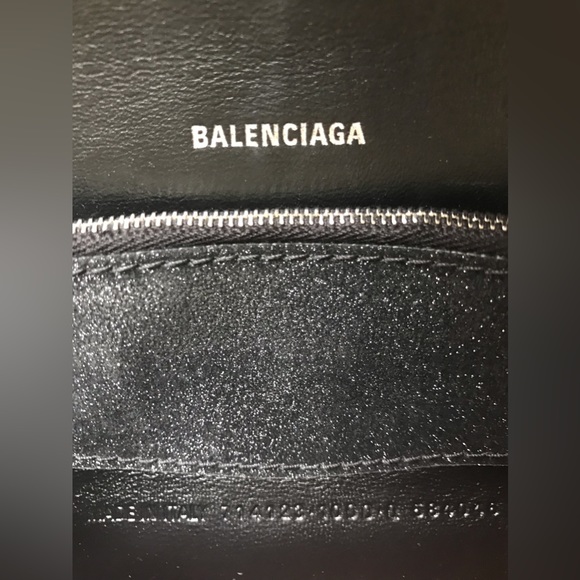 ❌❌❌SOLD❌❌❌BALENCIAGA Extra Small Hourglass Sparkle Wallet on a Chain - Picture 14 of 15